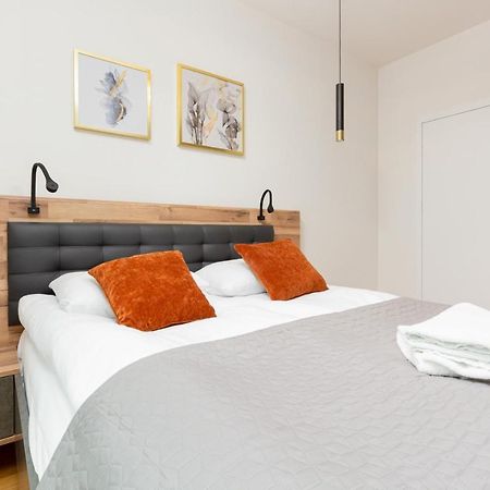 Park Arkadia Apartment With Parking Mokotow By Noclegi Renters Varsavia Esterno foto